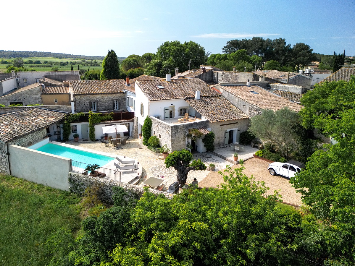achat-vente-prieuré-rénové-immobilier-calvisson-gard-les-archineurs-immobilier-insolite