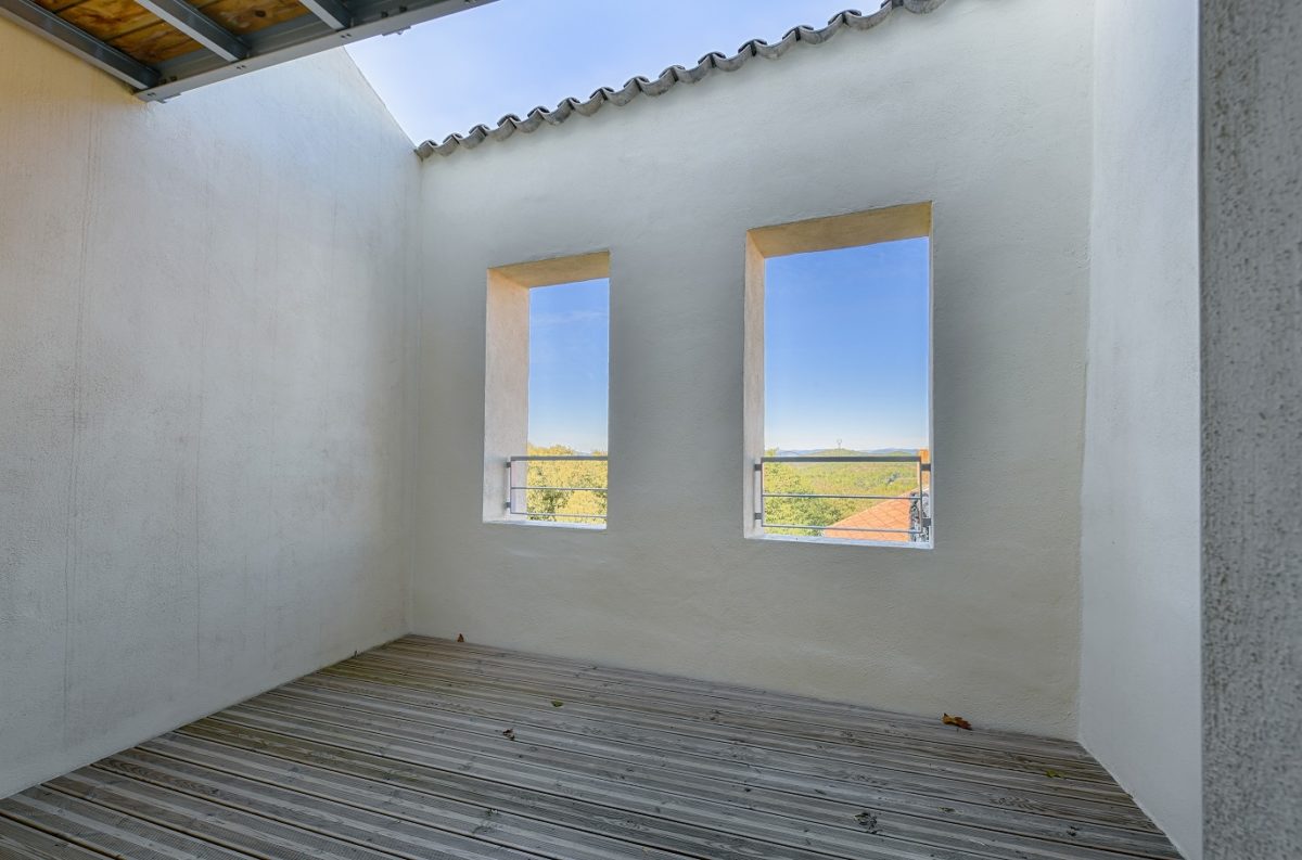 Maison de village proche de Nîmes et de Sommières , re-designée par un couple d'architectes à terminer