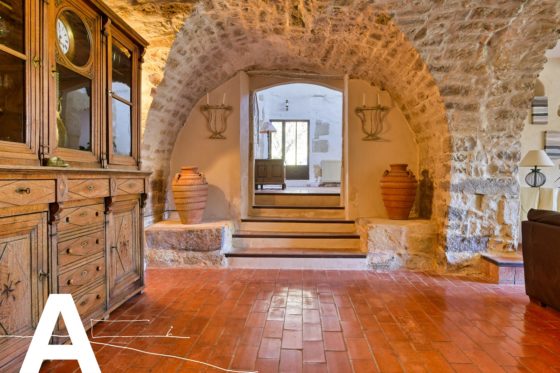 achat-vente-prieuré-rénové-immobilier-calvisson-gard-les-archineurs-immobilier-insolite