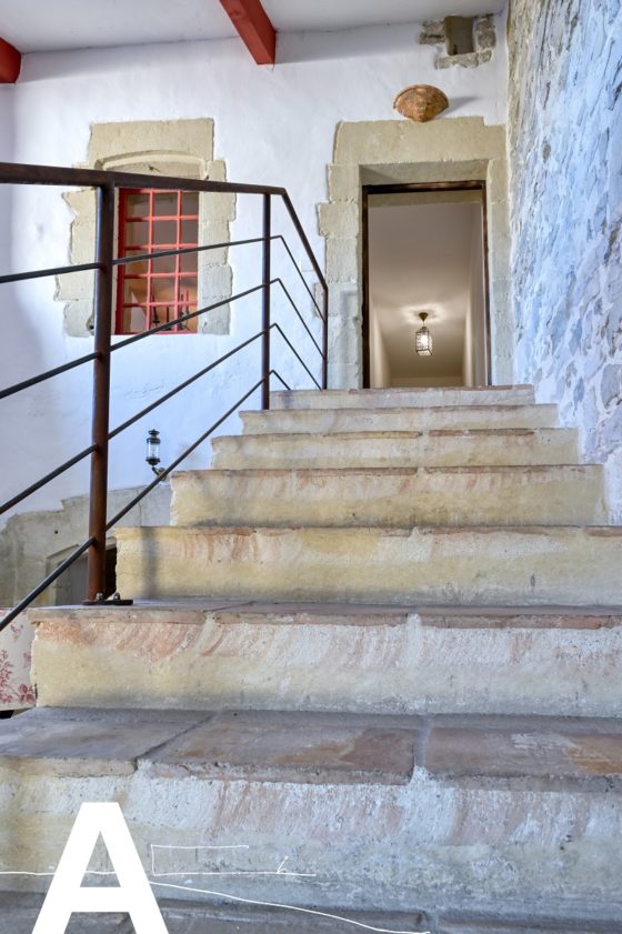 achat-vente-prieuré-rénové-immobilier-calvisson-gard-les-archineurs-immobilier-insolite