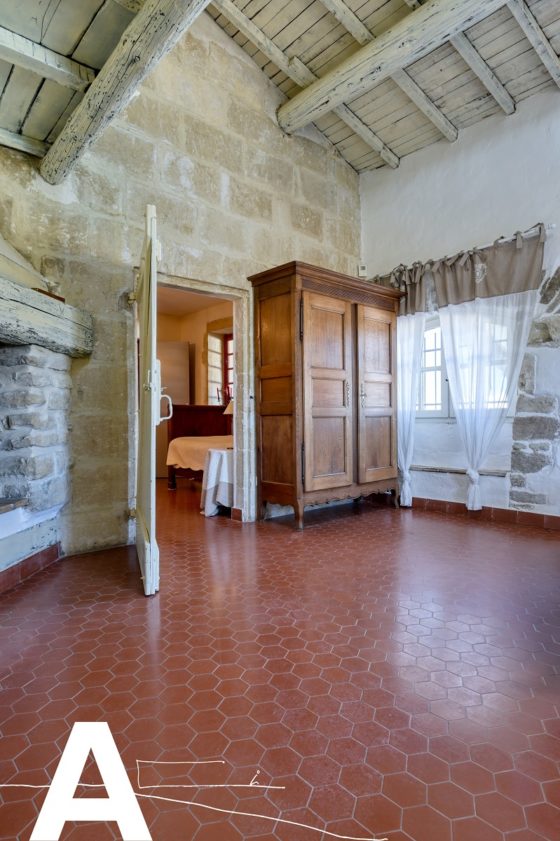achat-vente-prieuré-rénové-immobilier-calvisson-gard-les-archineurs-immobilier-insolite