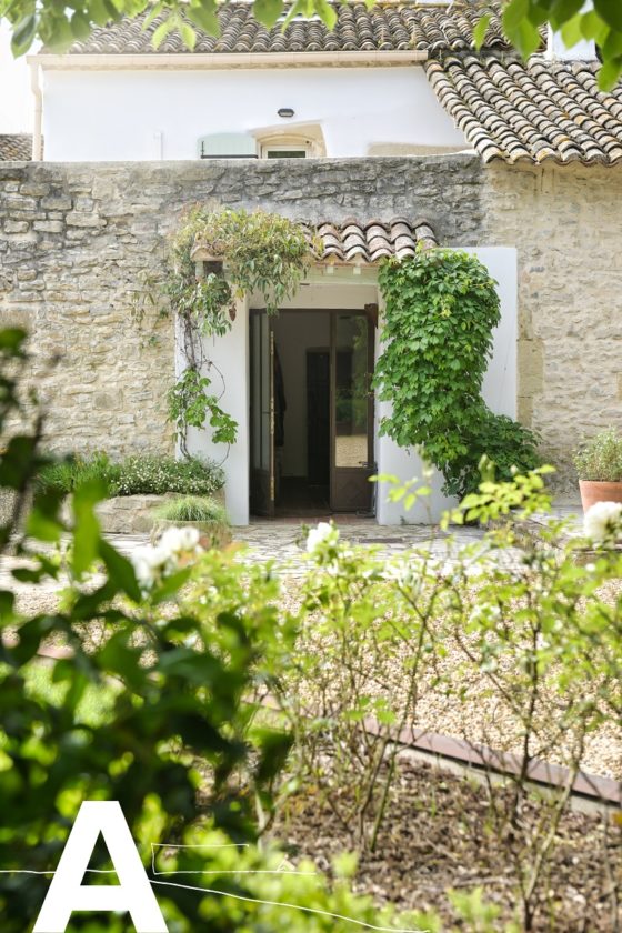 achat-vente-prieuré-rénové-immobilier-calvisson-gard-les-archineurs-immobilier-insolite