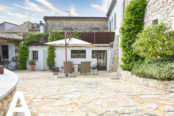 achat-vente-prieuré-rénové-immobilier-calvisson-gard-les-archineurs-immobilier-insolite