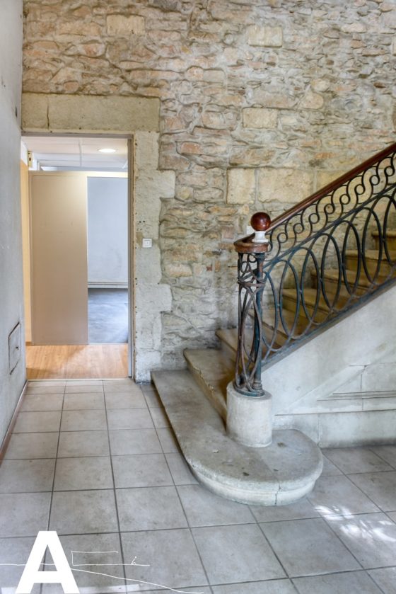 achat-vente-appartement-avec-extérieur-jardinet-à-rénove-nimes-gard-les-archineurs-immobilier-insolite