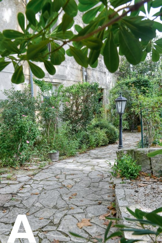 achat-vente-appartement-avec-extérieur-jardinet-à-rénove-nimes-gard-les-archineurs-immobilier-insolite