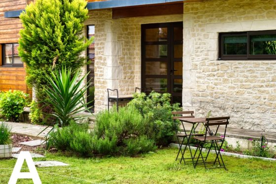 maison-en-bois-avant-gardiste-proche-de-sommieres-immobilier-insolite-les-archineurs