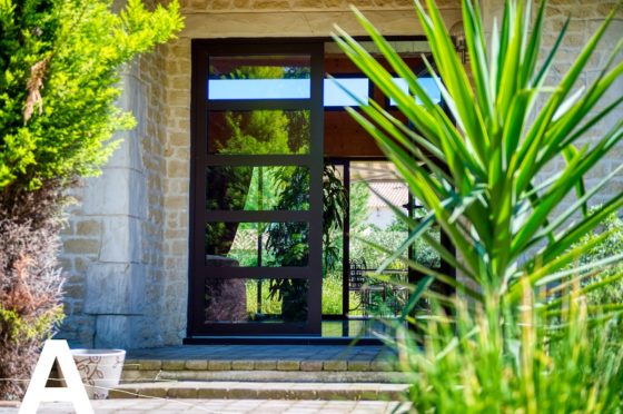 maison-en-bois-avant-gardiste-proche-de-sommieres-immobilier-insolite-les-archineurs